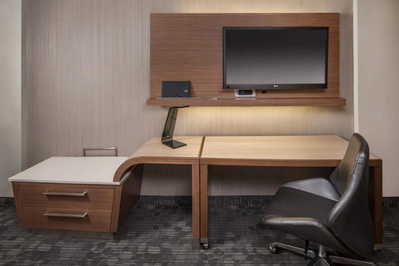Courtyard By Marriott New York Queens, Jamaica Buitenkant foto