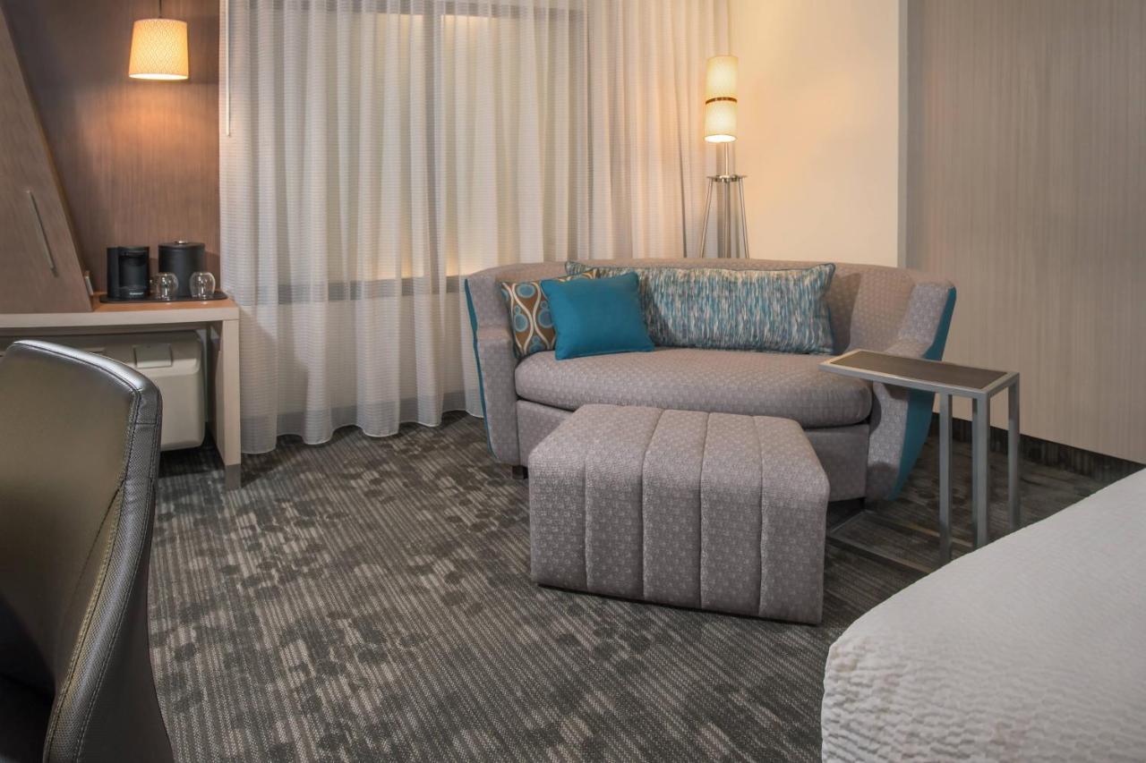 Courtyard By Marriott New York Queens, Jamaica Buitenkant foto