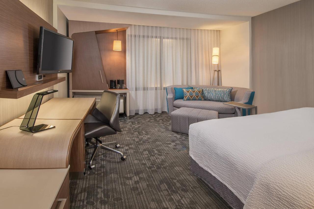 Courtyard By Marriott New York Queens, Jamaica Buitenkant foto